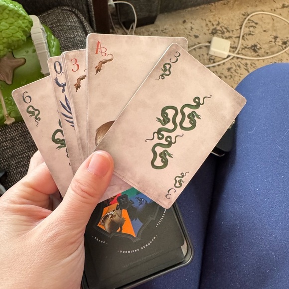 Hogwarts School of Witchcraft and Wizardry Playing Cards - Picture 3 of 3